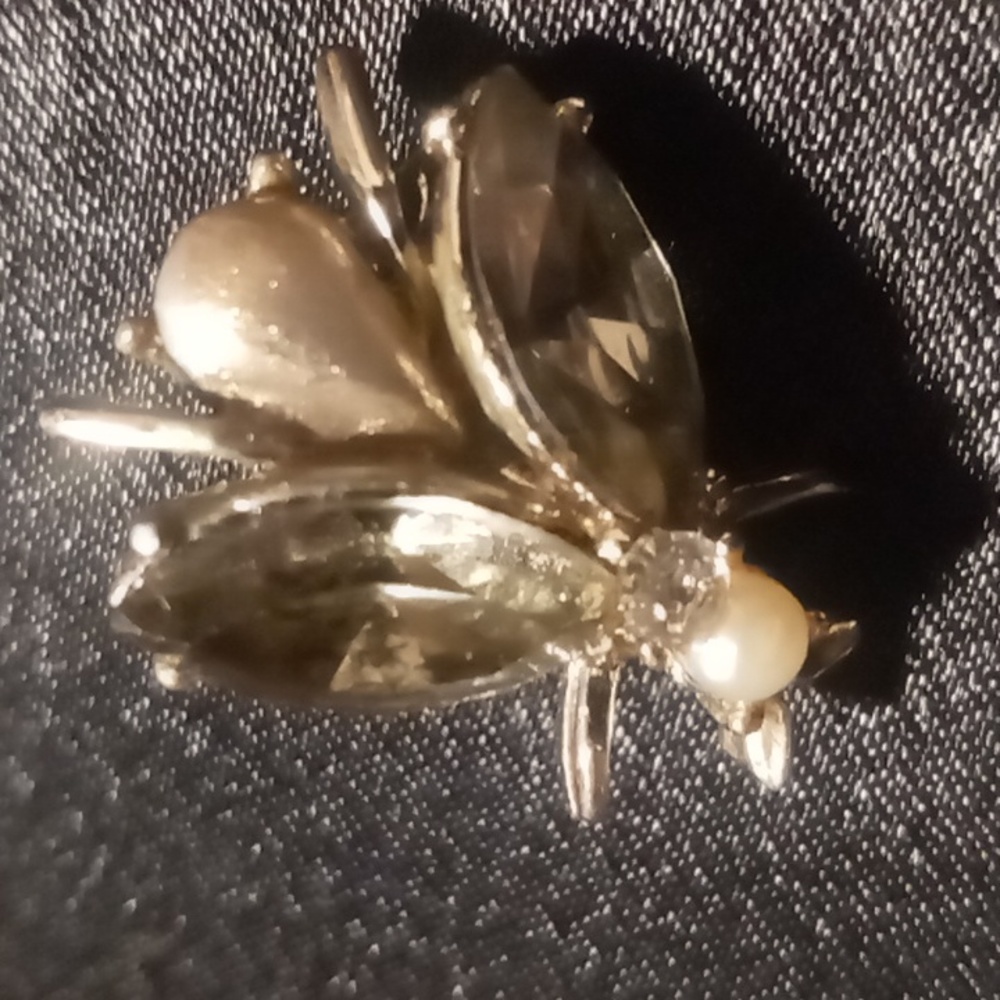 Vintage broach .lapel pin signed